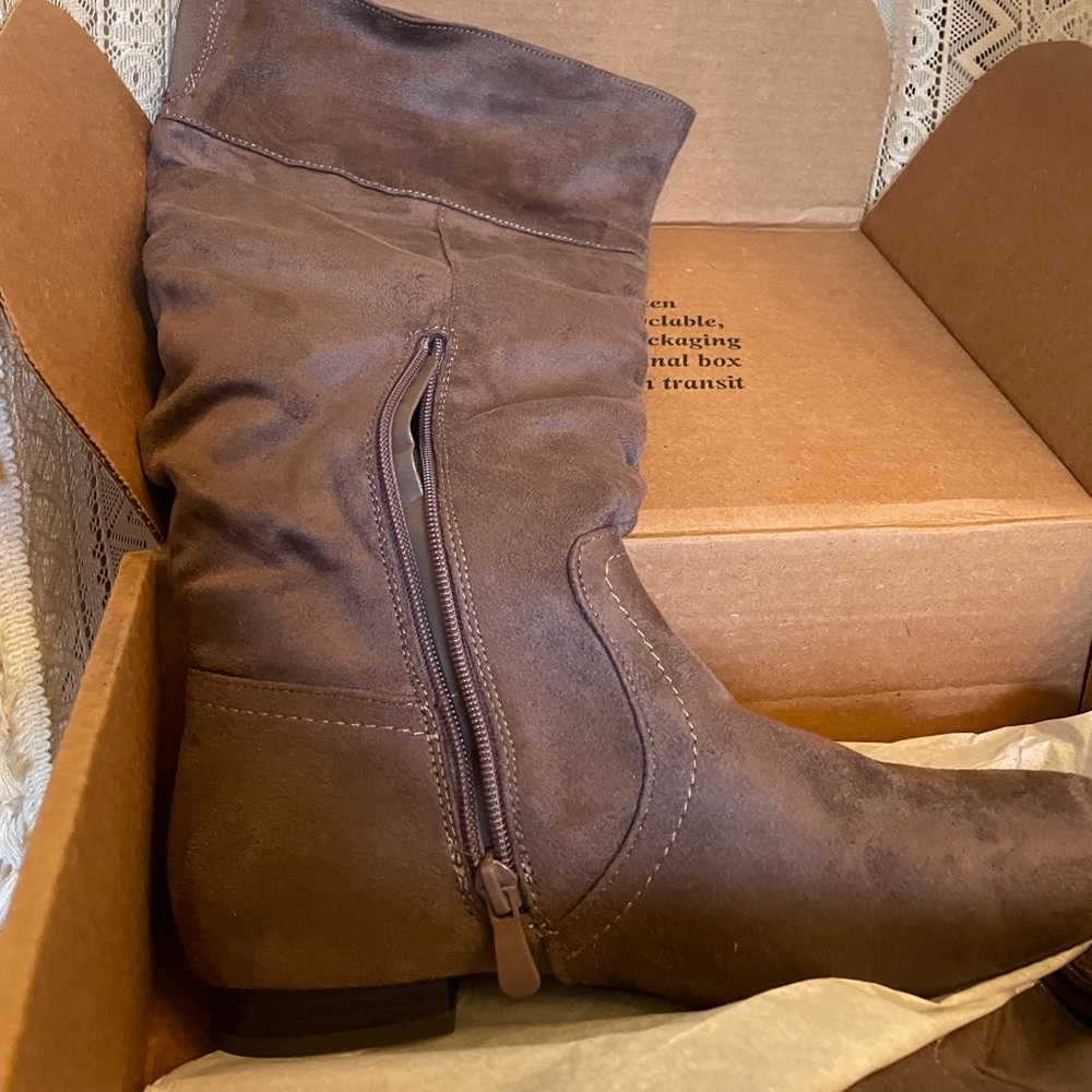 Dream Pairs knee high boot size 8